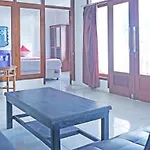 Oyo 92966 Villa Bukit Awan