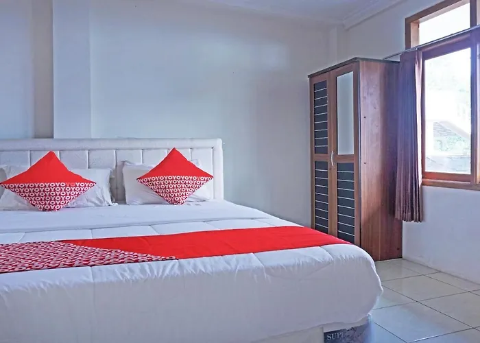 Oyo 92966 Villa Bukit Awan