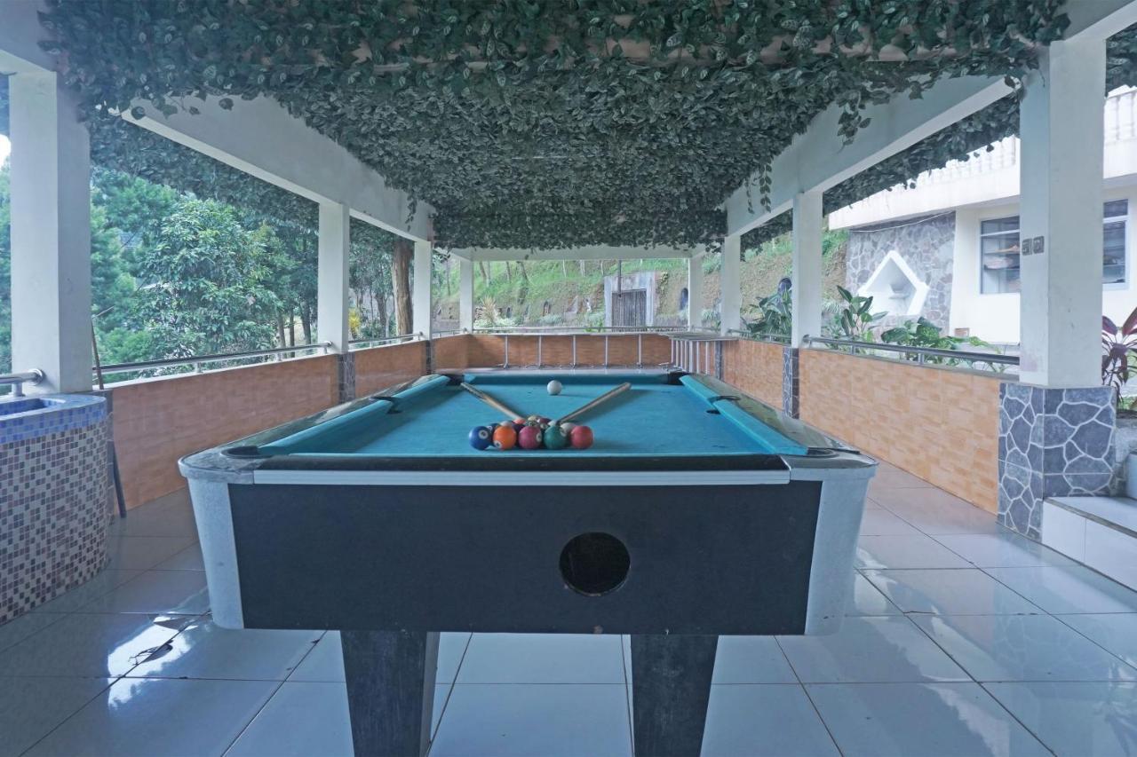 Oyo 92966 Bukit Awan Hotel 2*