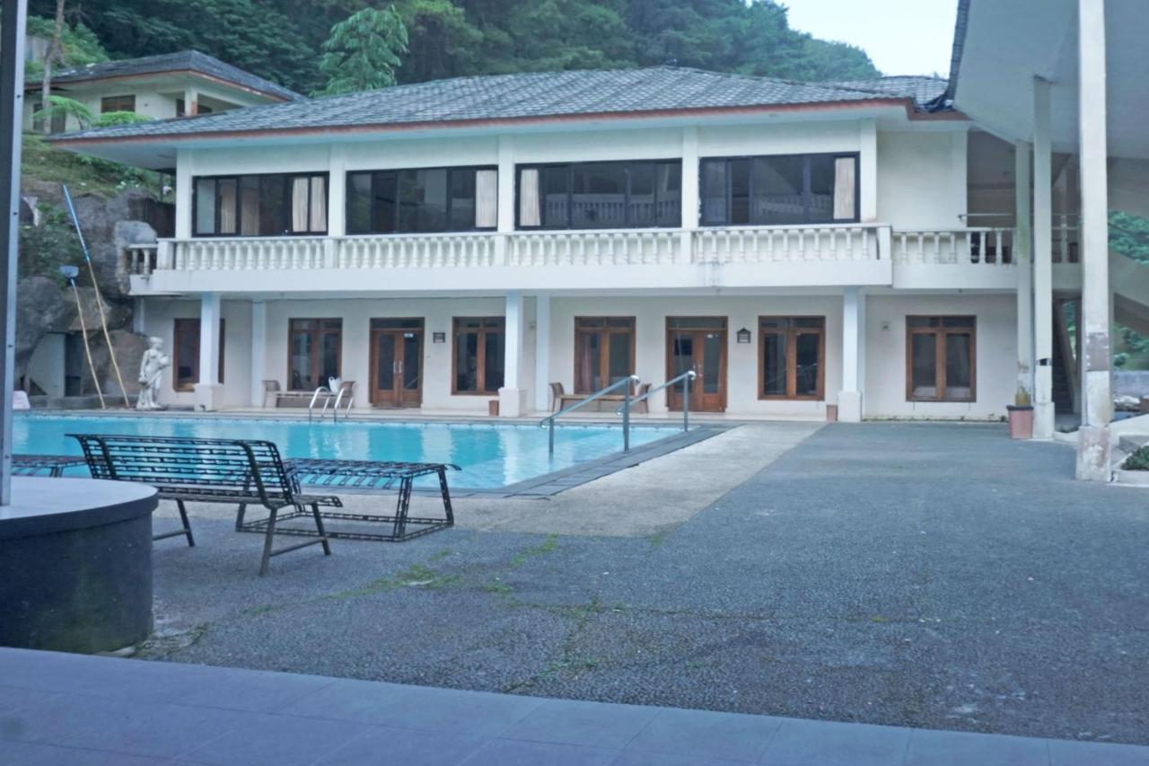 Oyo 92966 Bukit Awan Hotel