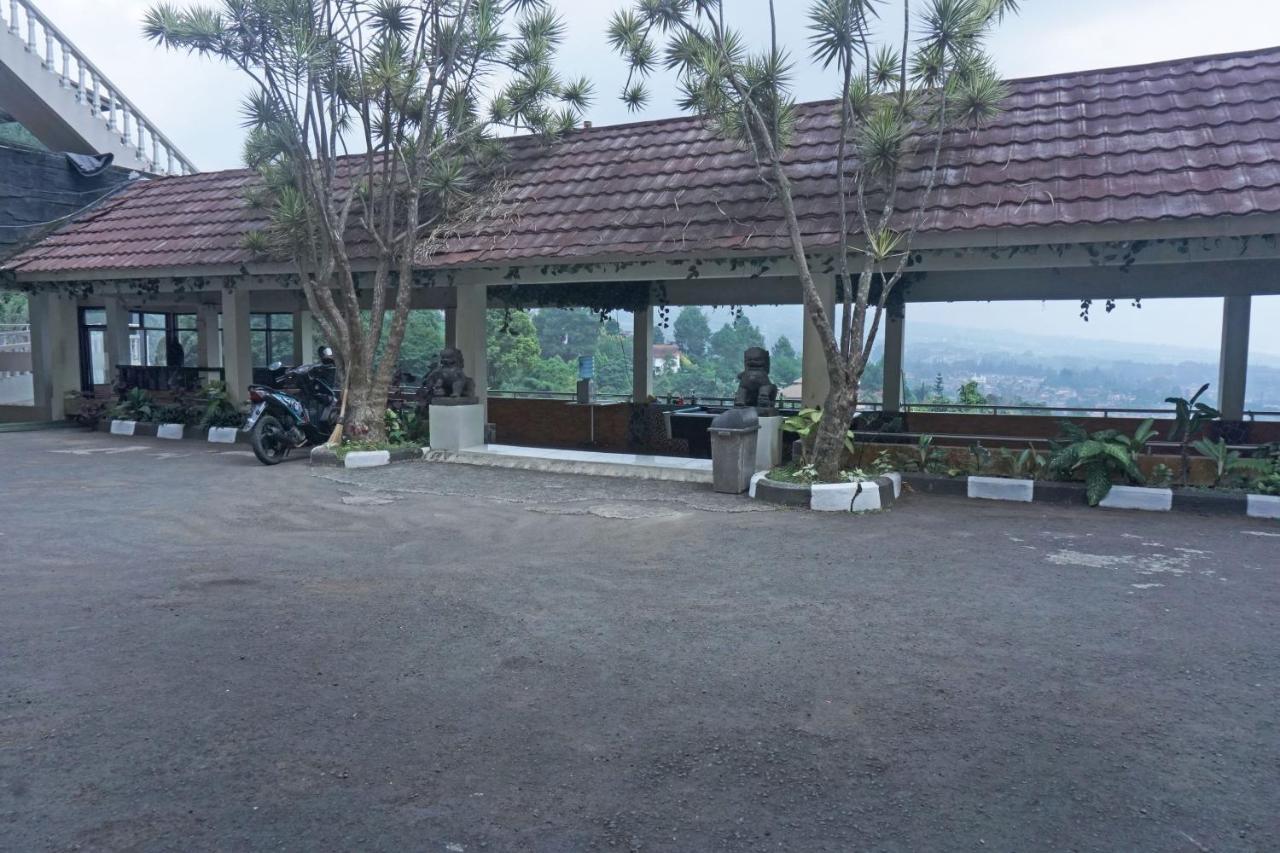Oyo 92966 Bukit Awan Hotel