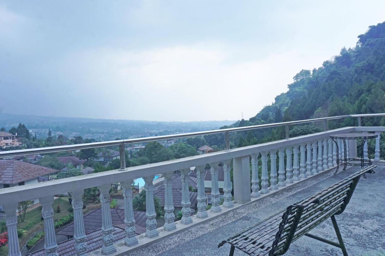 Oyo 92966 Bukit Awan Hotel Puncak