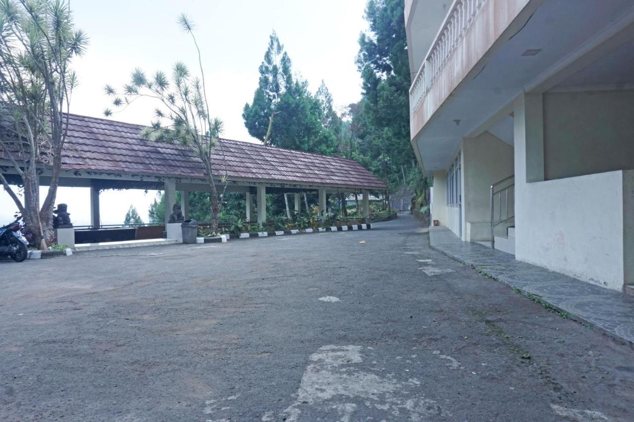 Oyo 92966 Bukit Awan Hotel