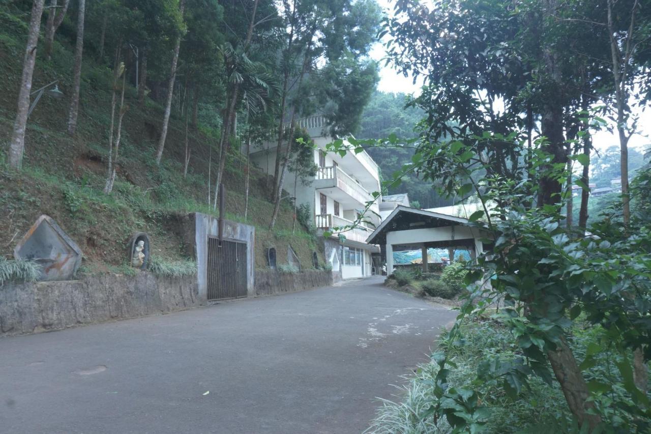 Oyo 92966 Bukit Awan 2*