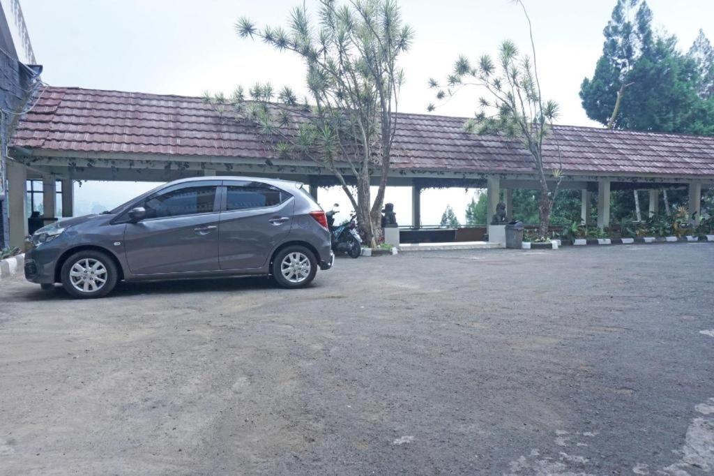 Oyo 92966 Bukit Awan Hotel 2*