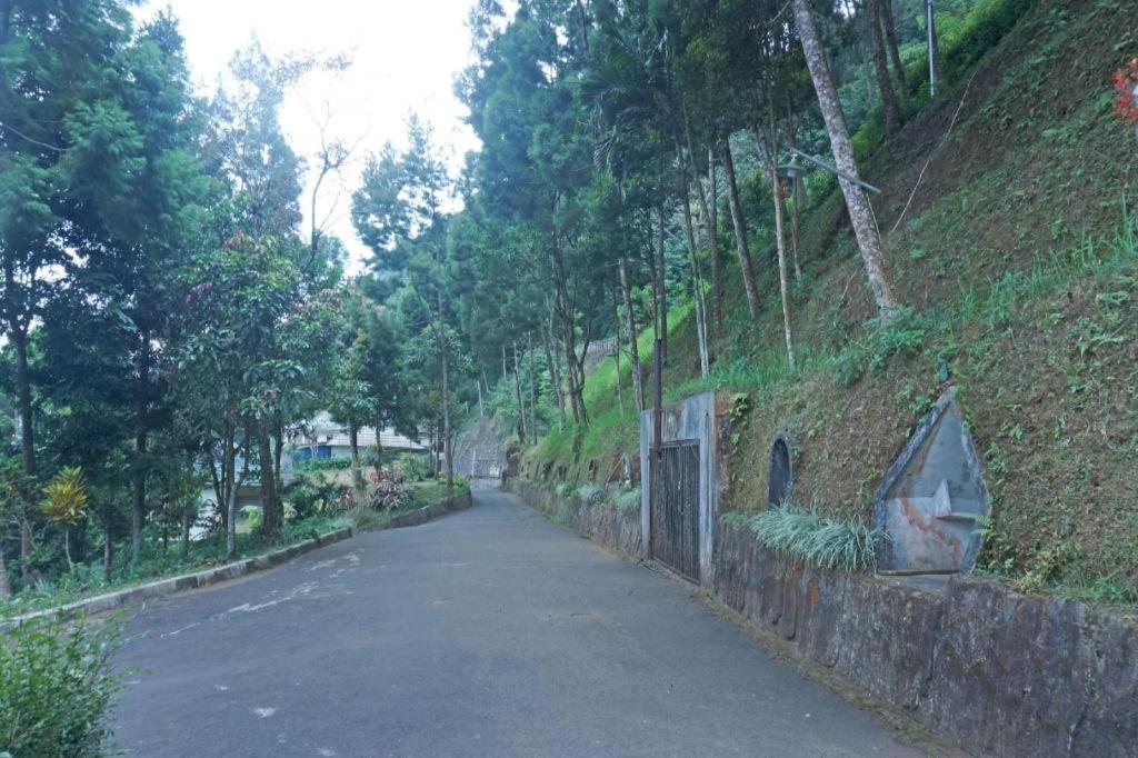 Oyo 92966 Bukit Awan Hotel 2*